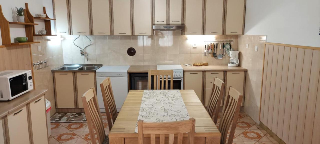 Apartmani Sladana Kampor エクステリア 写真